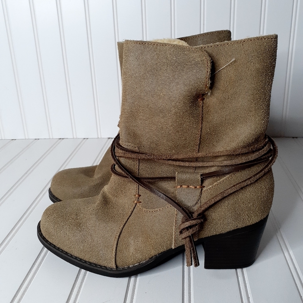 Eddie Bauer Louise Tan Suede Leather Faux- Fur Ankle Boots C324